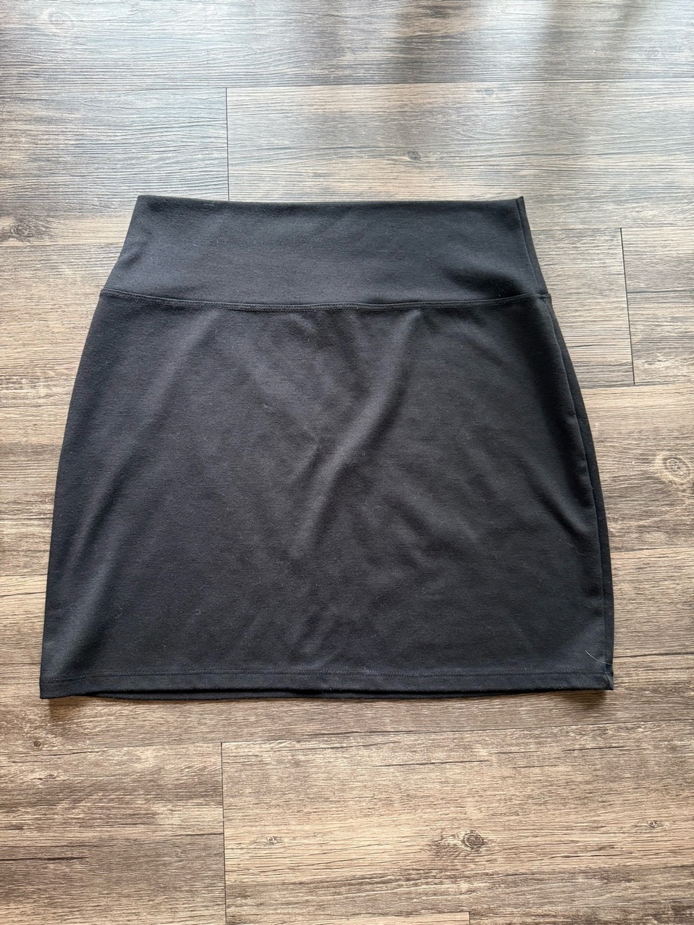 Women's Black Midi Stretch Skirt with Smooth Waistband